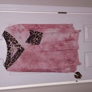 *New- Boutique Long Sleeve Tye Dye Casual Animal Print Top Oversized Size Medium